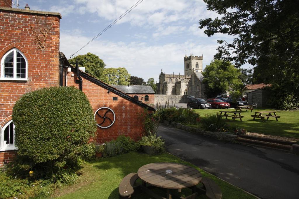 Manor House Inn Ditcheat Exterior foto